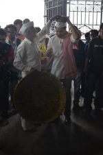 Varun Dhawan snapped shooting in Mumbai Vegetable Market in Mumbai on 21st Jan 2014